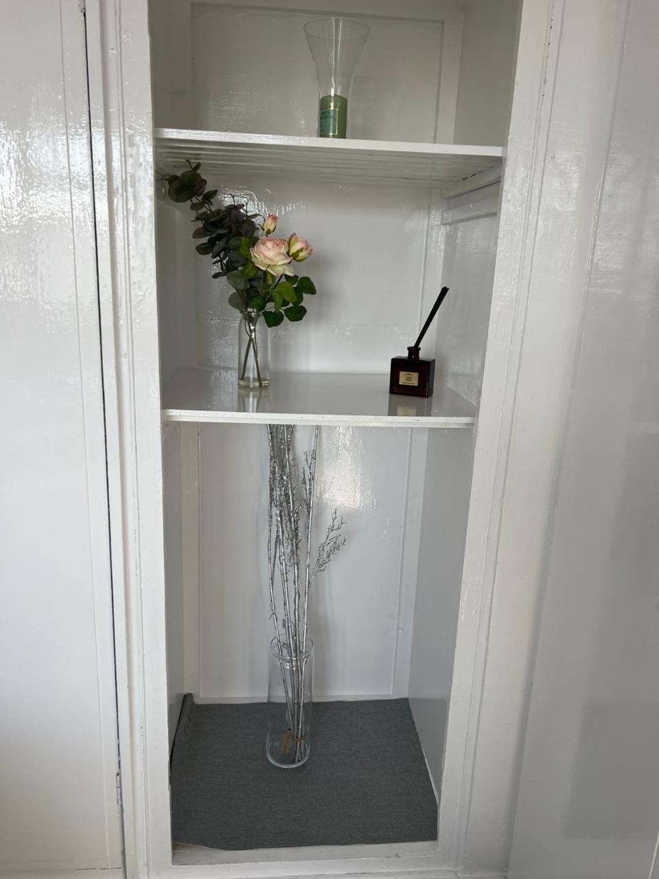 Spacious Three Bed-room House With Free Parking